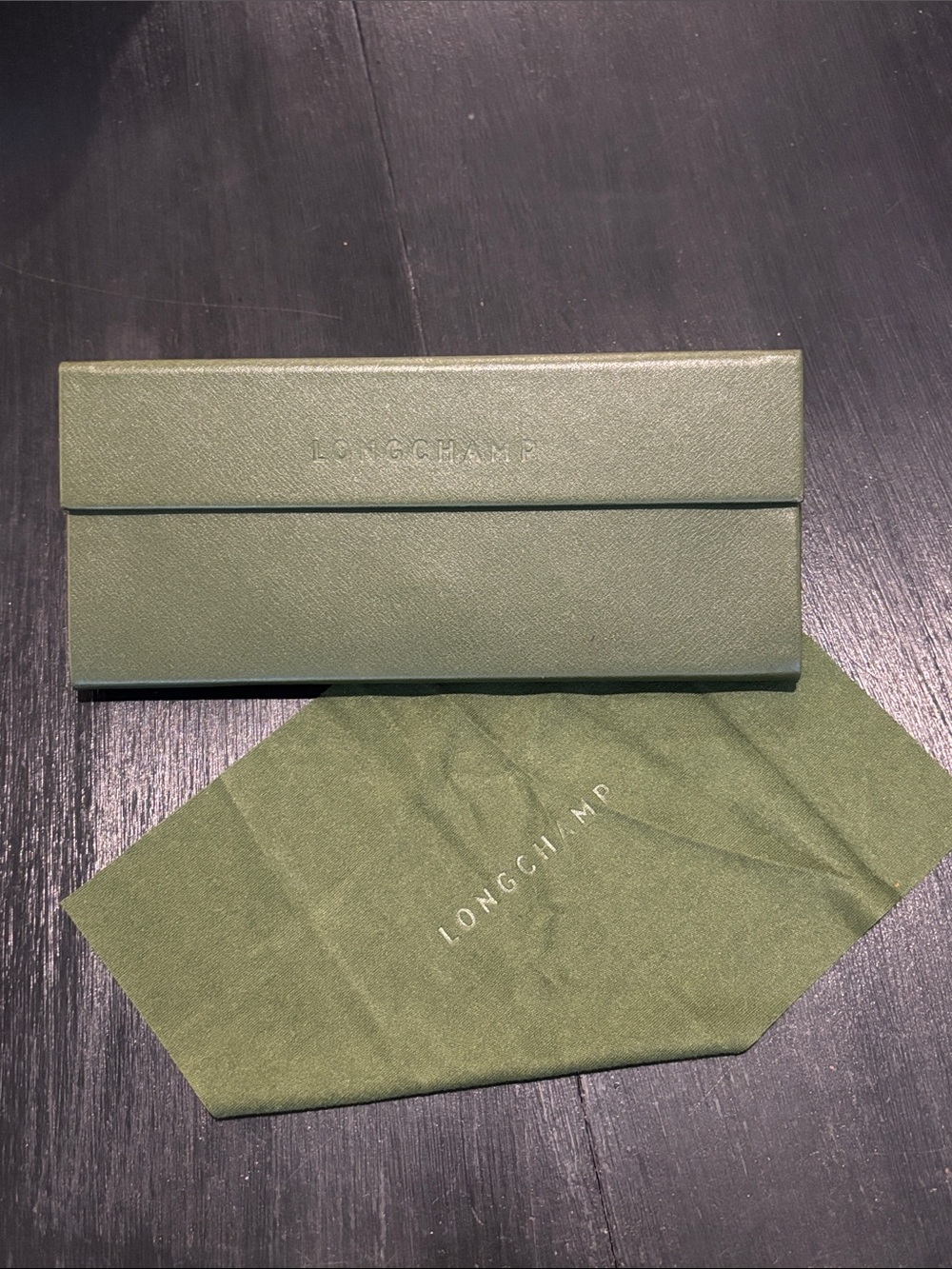 Longchamp Green Leather Collapsible Magentic Glasses Case w/Dust Cloth Lens Wipe